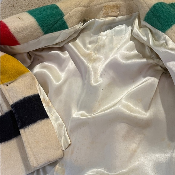 Vintage Hudson’s Bay Blanket Coat | 100% Wool | Made in Canada | 60s–70s - Picture 9 of 12